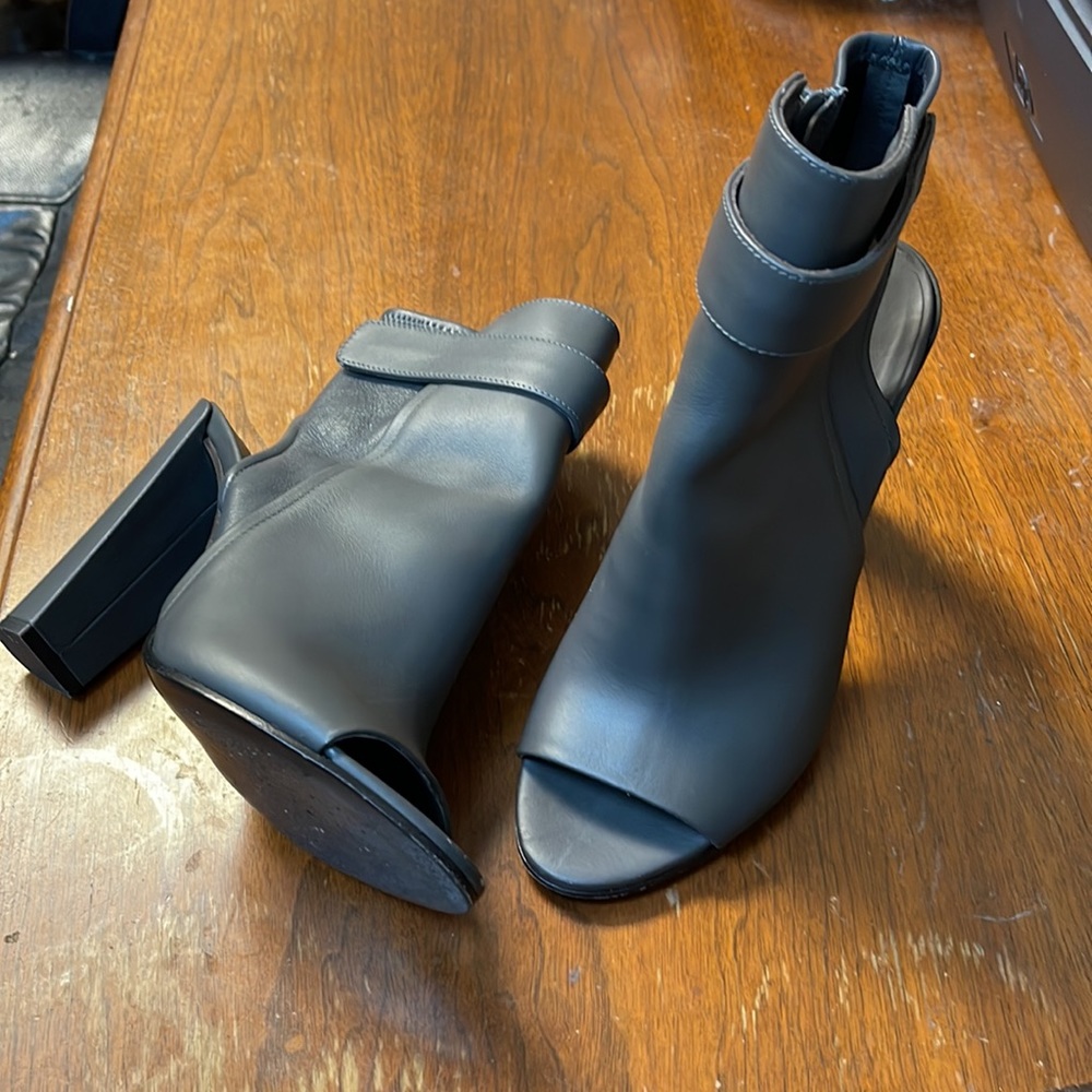Women’s Vince Grey Leather Heels Peep Toe Size 8M